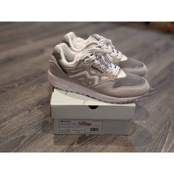 BNIB Karhu legacy Womens sneakers, size 8.5 - Picture 1 of 1